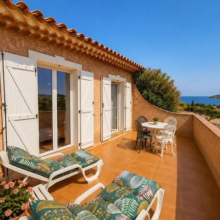 Blue * Roquebrune-sur Argens